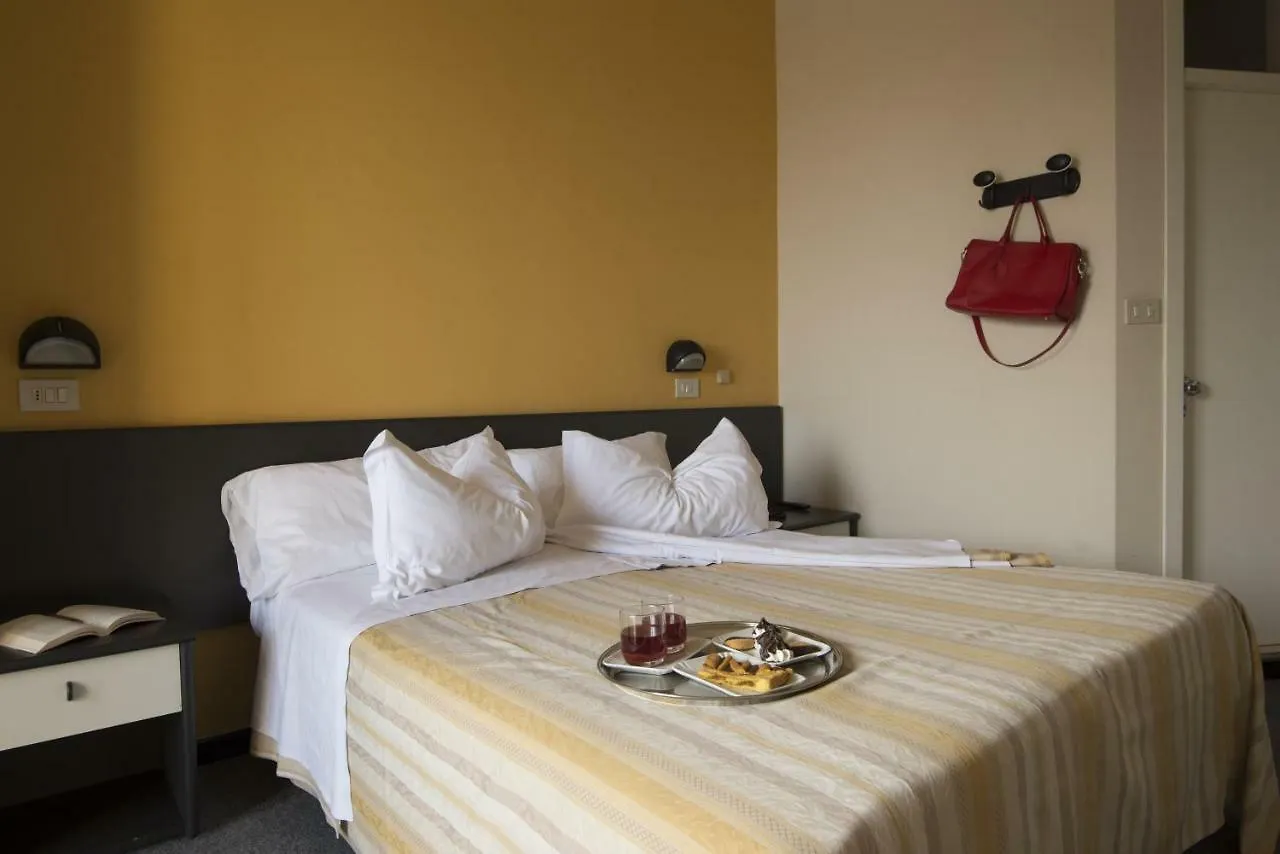Hotel Airone Римини